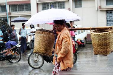 缅甸女人下面的照片,缅甸女性的传统服饰之美